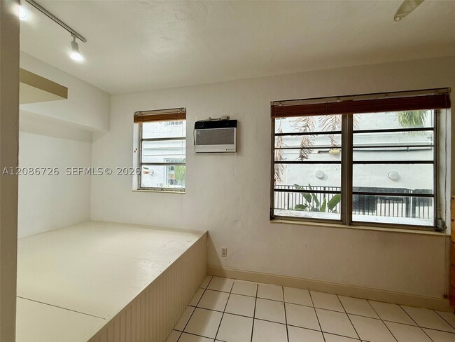 Building Photo - 135 3rd St