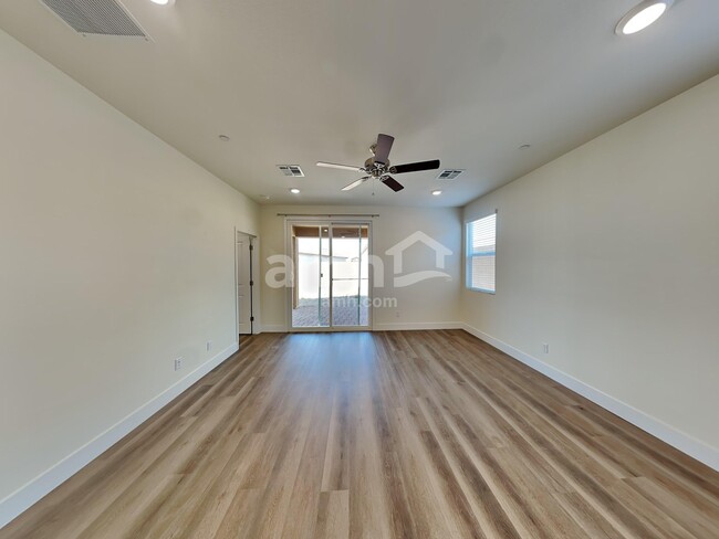 Building Photo - 498 Silverbell Fls Pl