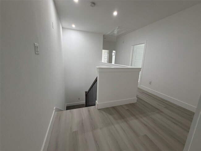 Building Photo - 10123 Grover Ln