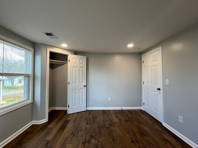 Building Photo - Brand New Renovated 2/1 in Easley!