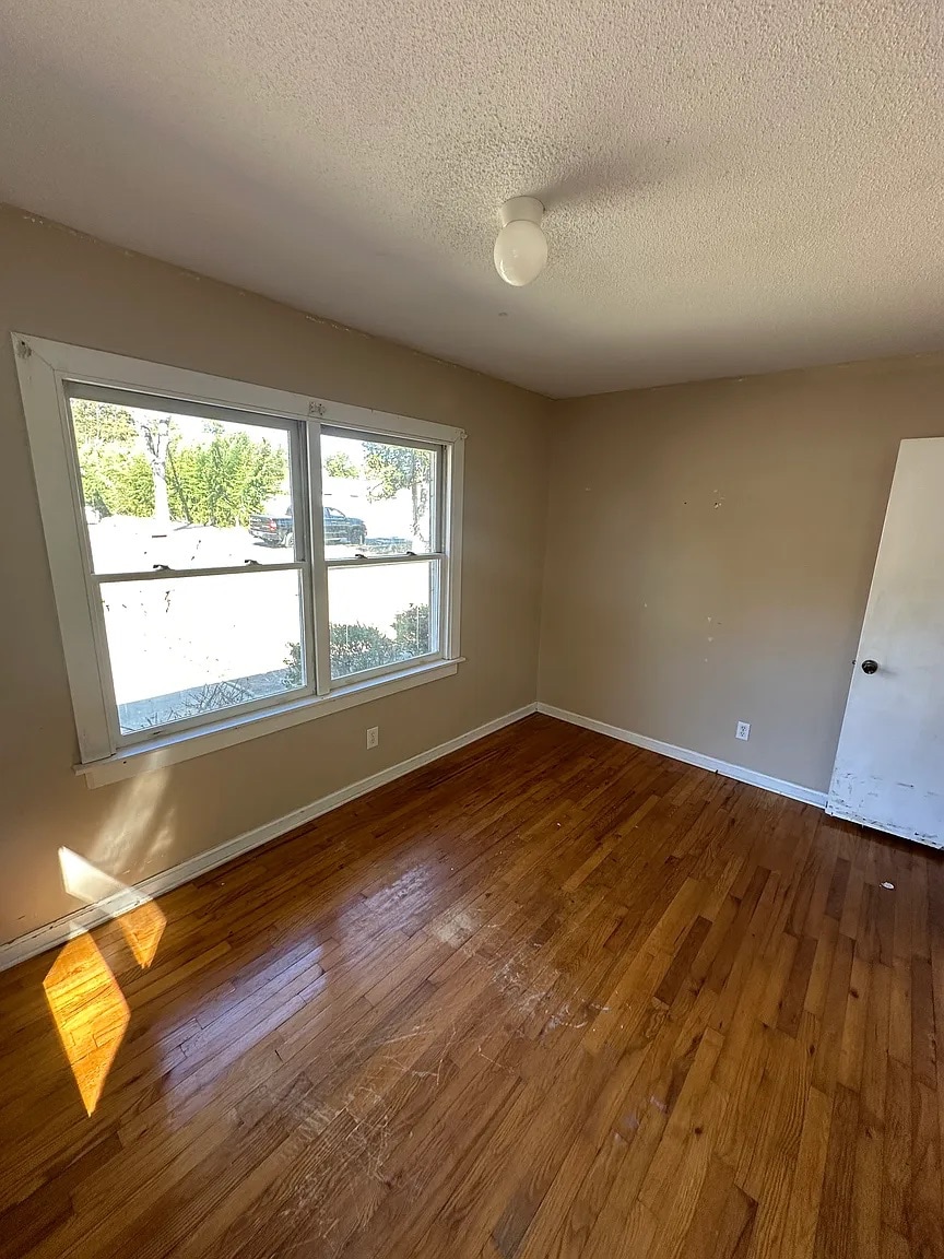 Building Photo - Room in House on Lucky Ct