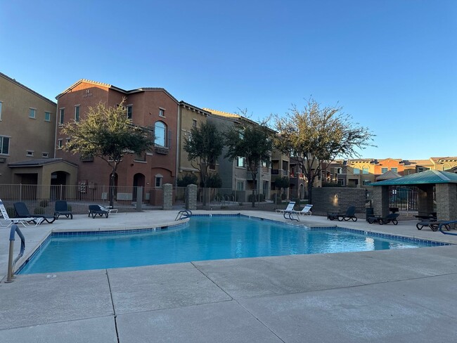 Building Photo - Modern 2-Bedroom Townhouse in Gilbert