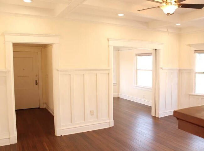 Building Photo - 1244 W 46th St