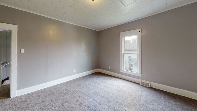 Building Photo - 33 Westminster Ave