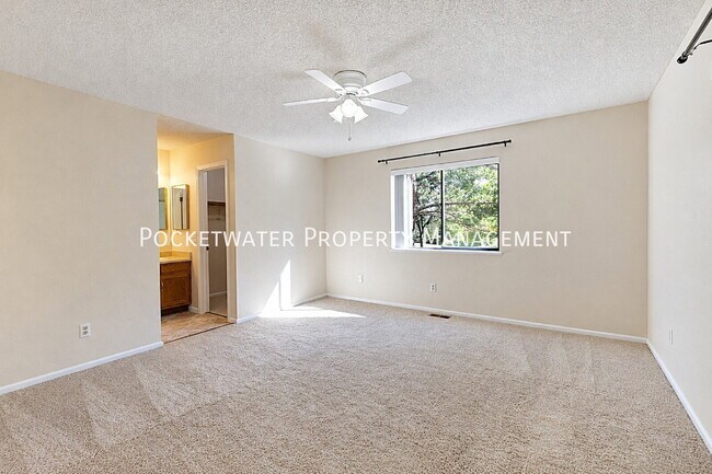 Building Photo - 6225 Willow Ln