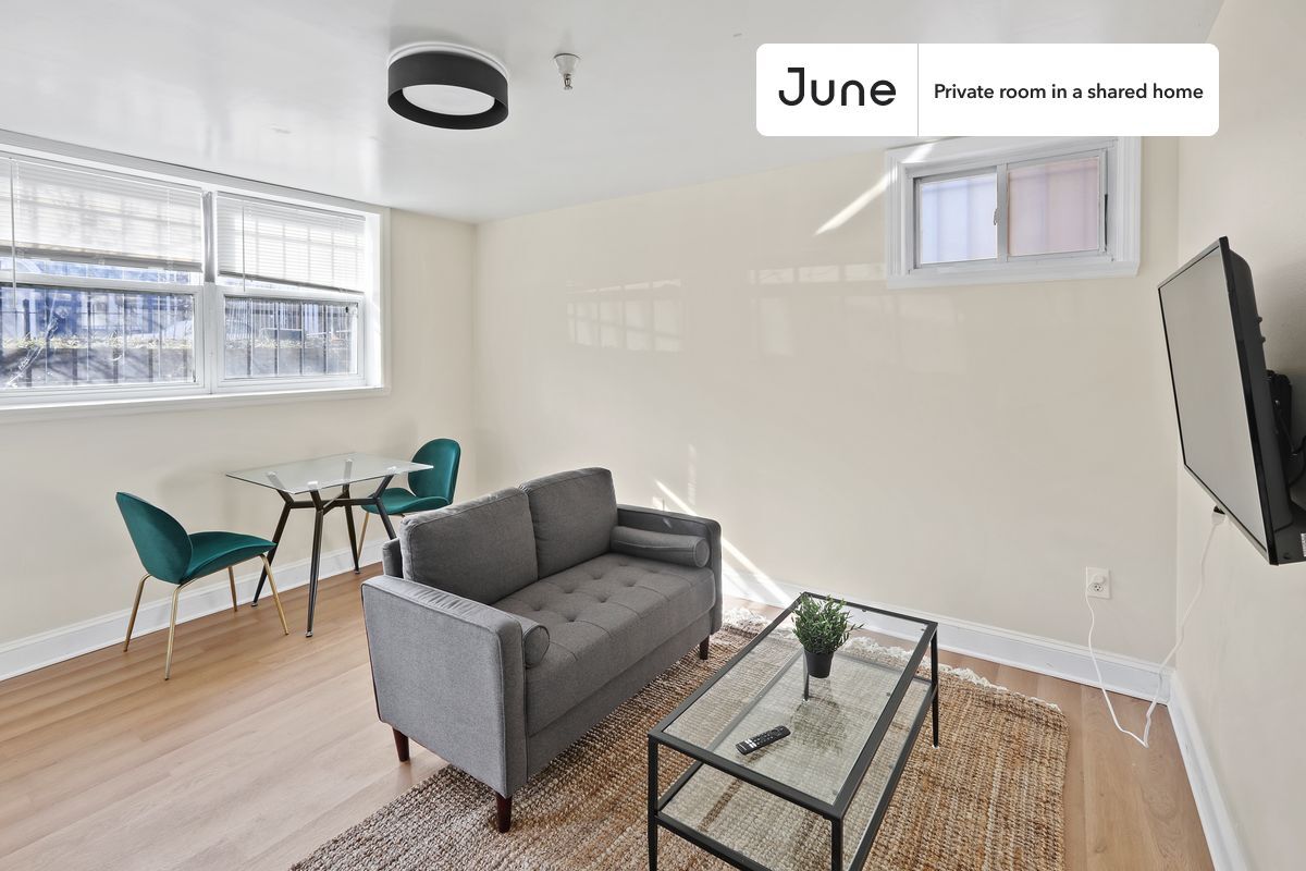 Building Photo - Room in Shared 2 bed/2 bath home