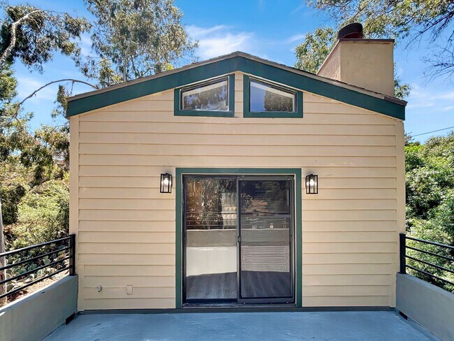 Building Photo - Charming 2BD/2BA Home in North Park W/ W/D...