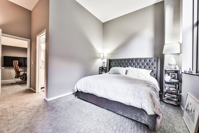 Building Photo - 71 Lower Wacker Dr