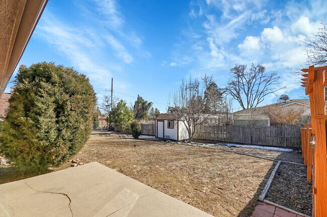 Building Photo - $2,195.95, 3-bed, 2-bed, ranch-style home with a large backyard and $300 off first month's rent