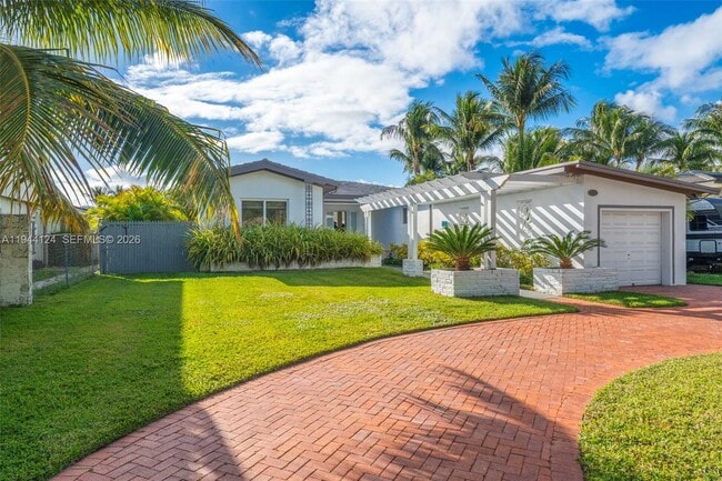 Building Photo - 950 S Shore Dr