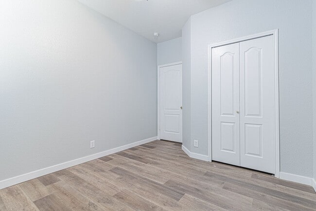 Building Photo - 213 Tapwood Ln