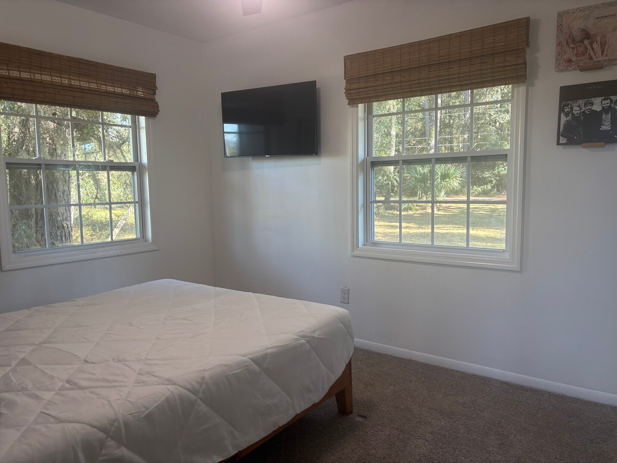 Building Photo - 44 W River Dr