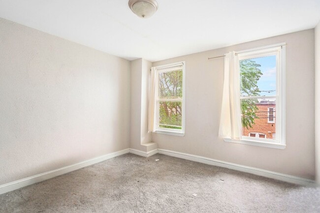 Building Photo - Stylish & Spacious 2 Bed, 1 Bath Home