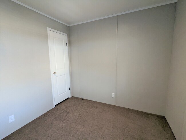 Building Photo - 618 Maine St