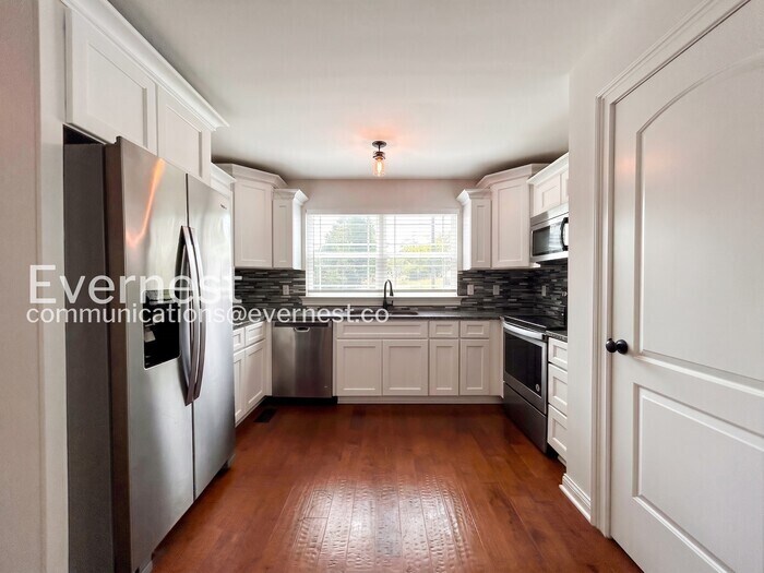 Building Photo - 4409B Providence Heights
