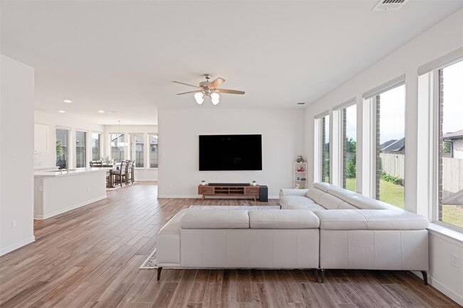 Building Photo - 521 Calmo Ct