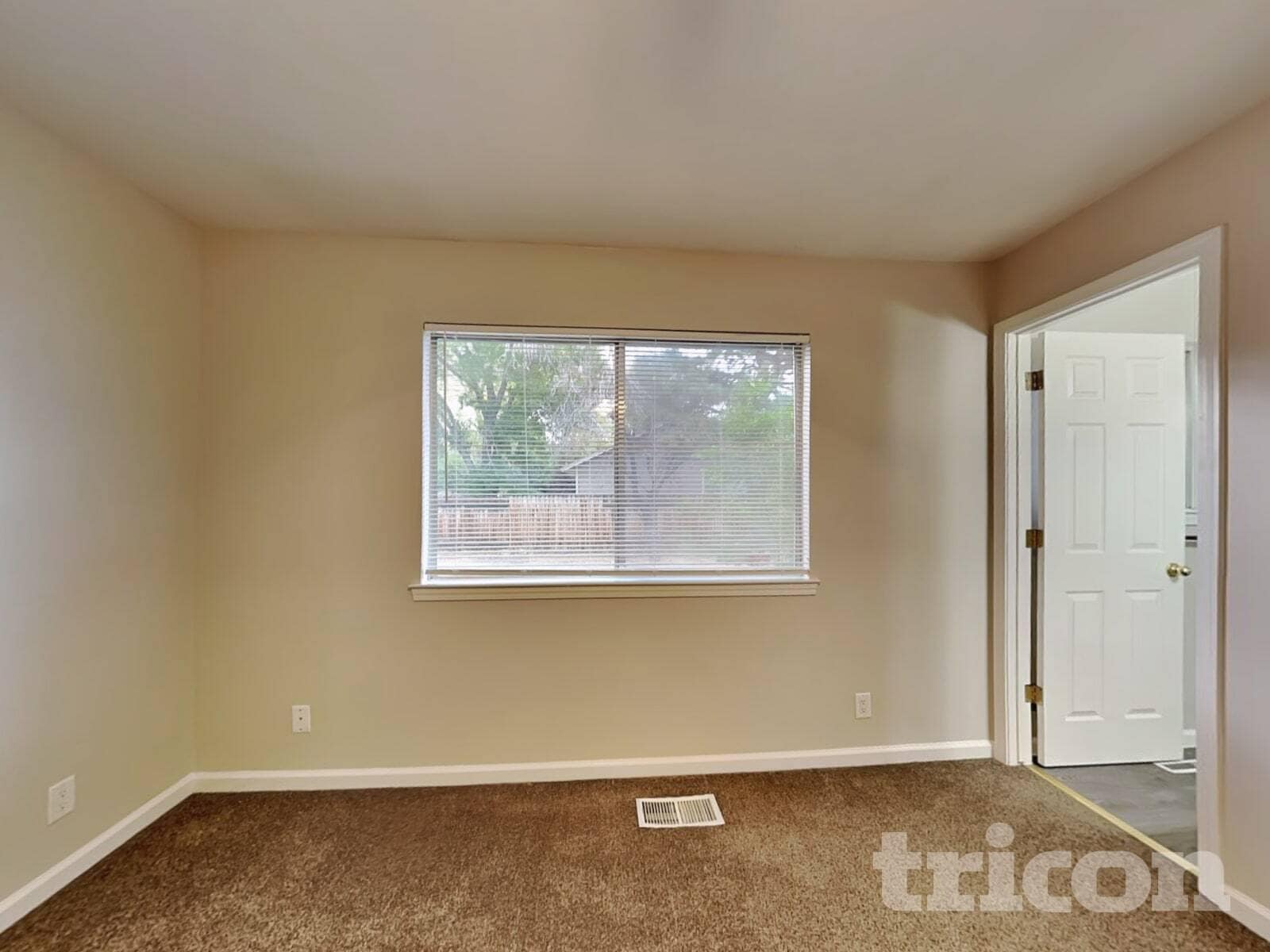 Building Photo - 1675 Van Petten St