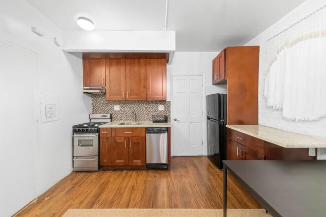 Building Photo - 156 W 15th St