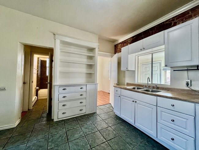 Building Photo - Available in December! Charming 2 bedroom 1 bath ranch style duplex