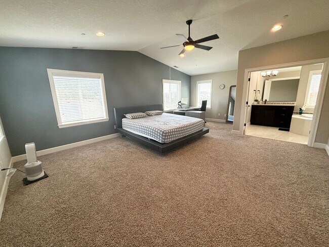 Building Photo - Beautiful 5 Bedroom with Den/Office and Large Bonus Room in Bethany Ridge!!!