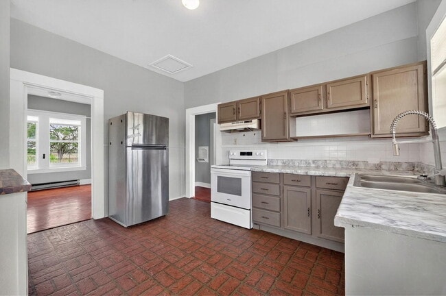 Building Photo - 3021 Co Rd 467