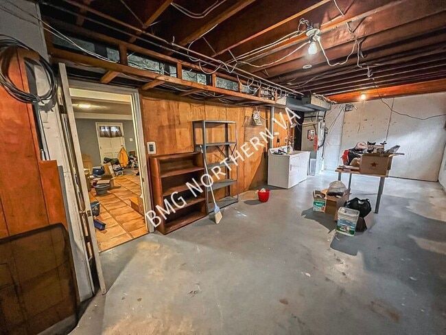 Building Photo - 1325 Lynnbrook Dr