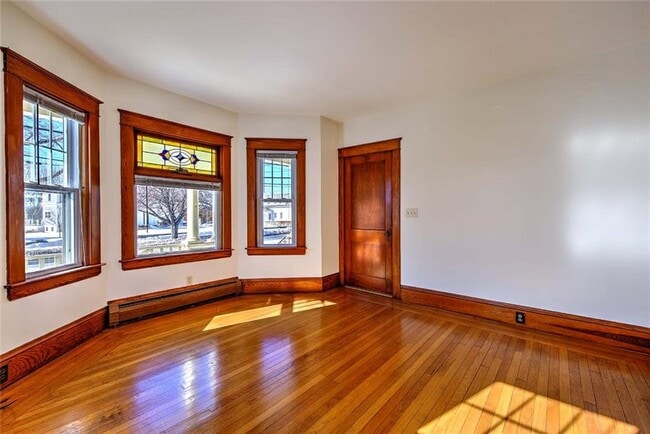 Building Photo - 910 Hope St