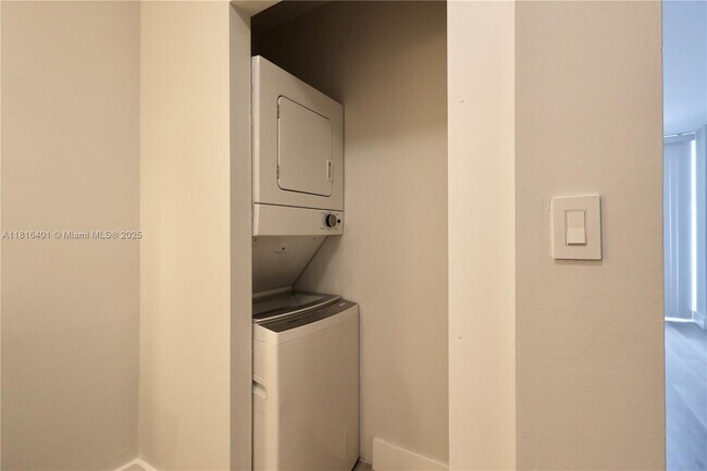 Building Photo - 20515 E Country Club Dr