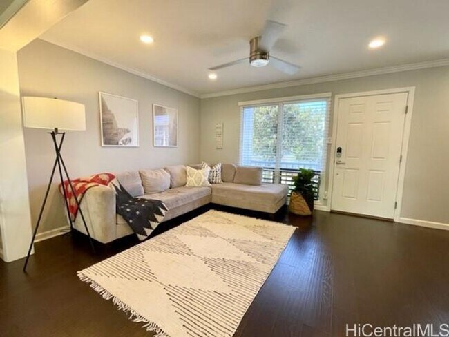 Building Photo - Split level townhome in Aiea! PET FRIENDLY!