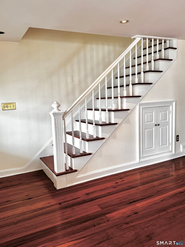 Building Photo - 22 Hillside Ave