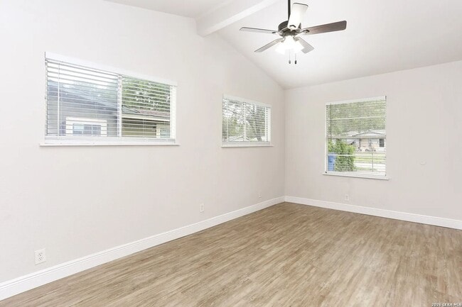 Building Photo - Single Story Home Near Tom Slick Park