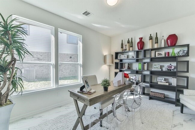 Building Photo - 25206 Farmdale Ln