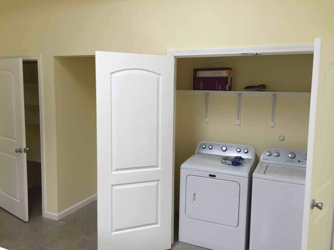 Building Photo - 4300 Mount Vernon Dr