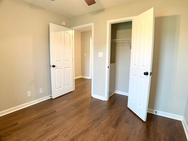 Building Photo - 685 Foxfield Dr