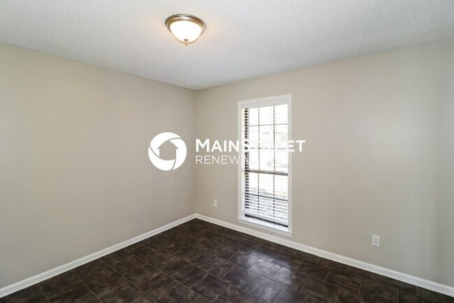 Building Photo - 5 Bedroom Pet-Friendly Home in Memphis, TN with Main Street Renewal