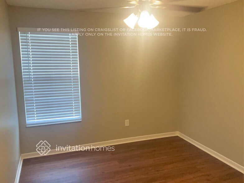Building Photo - 553 Oak Creek Dr