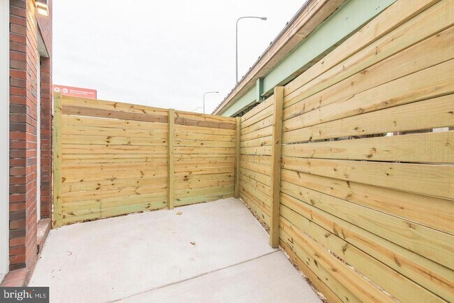 Building Photo - 90-94 E Laurel St