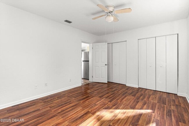 Building Photo - 3 Bedroom Beachside Rental