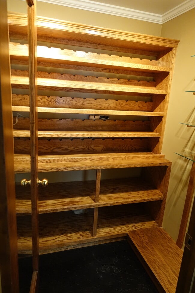 Building Photo - Private Patio Oasis