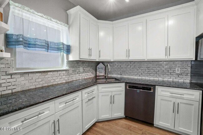 Building Photo - 11032 Bullseye St