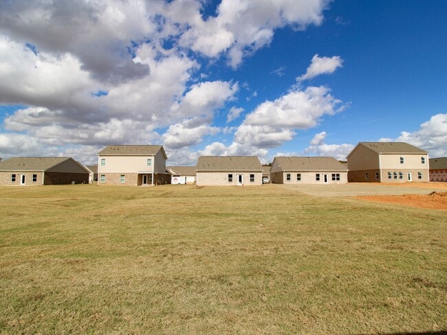 Building Photo - MOVE-IN Ready Home in New Market! $1,200 Rent Special!