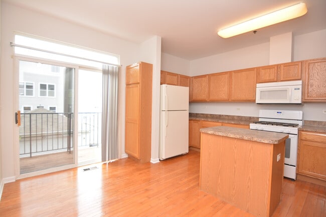Building Photo - 4756 N Lamon Ave