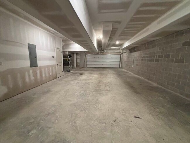 Building Photo - 4234 Lenox Dr