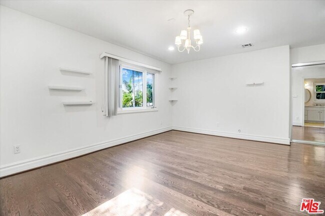 Building Photo - 114 S Layton Dr