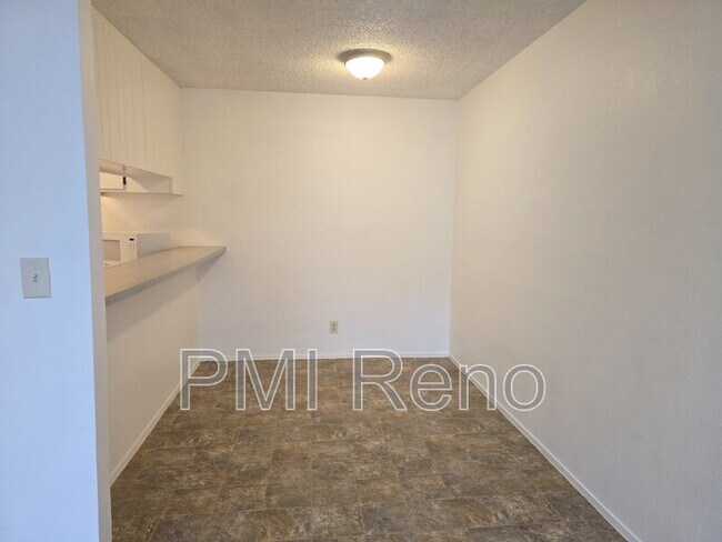 Building Photo - 2750 Plumas St