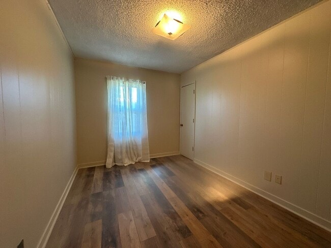 Building Photo - 2309 S Malin Rd