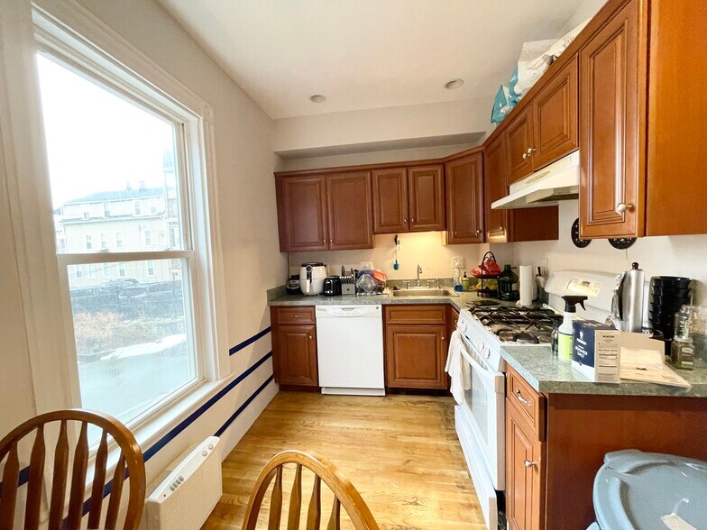 Primary Photo - 22 Parker Hill Ave