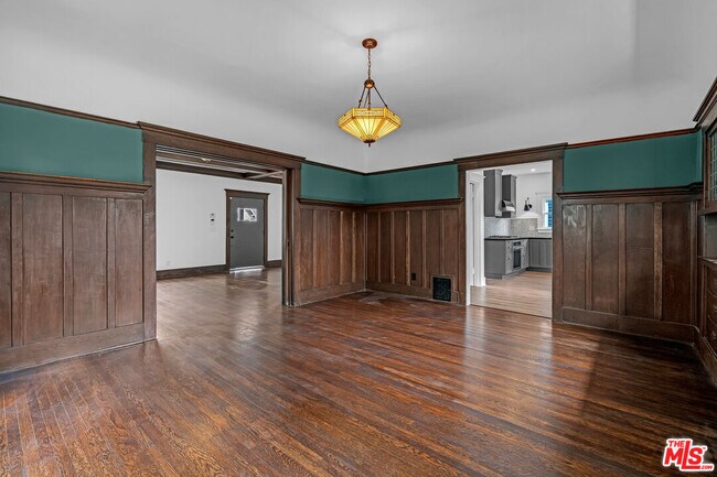 Building Photo - 1804 Roosevelt Ave