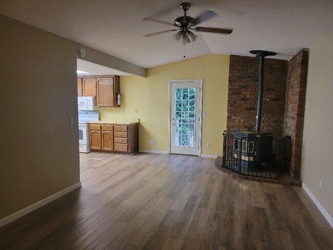 Building Photo - Very Nice 3bd 2 bath House for rent in Cameron Park