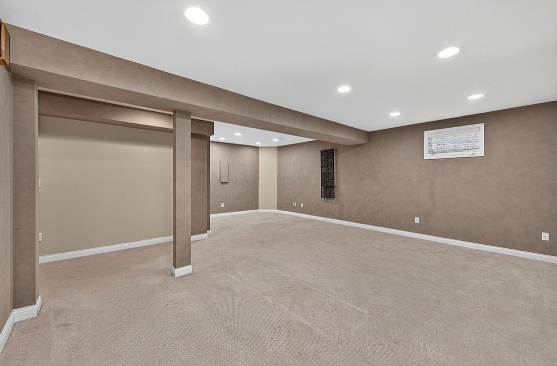 Building Photo - 6470 Royal Liverpool Ln